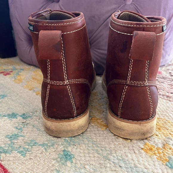 Eastland Woman’s Lumber Up Boot - Picture 3 of 5